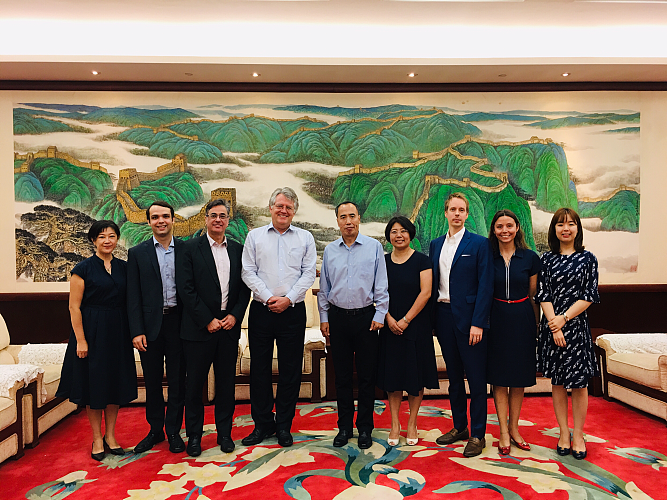 President Wuttke and Member Representatives from Financial Services Sector Meet with Vice Chairman Wang Zhaoxing, CBIRC 